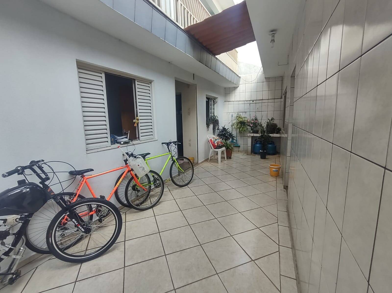 Casa à venda com 3 quartos, 309m² - Foto 2