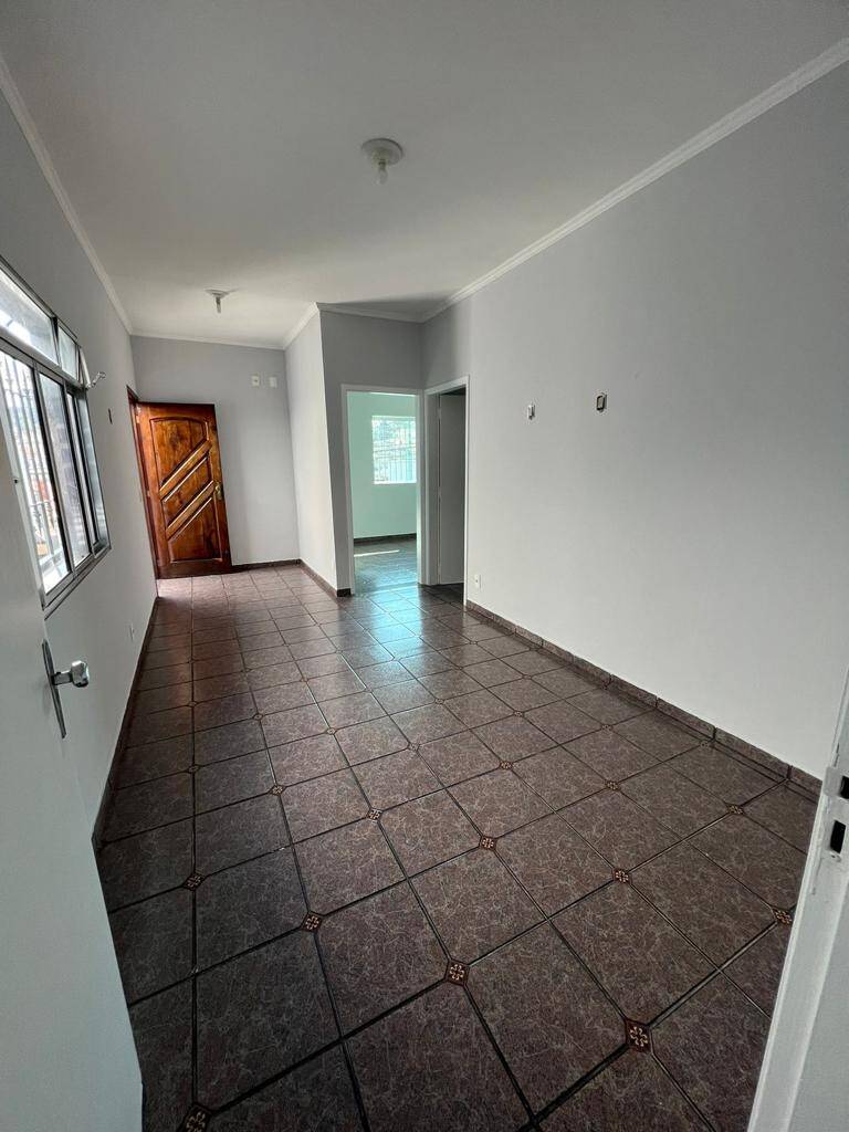 Casa à venda com 2 quartos, 120m² - Foto 2