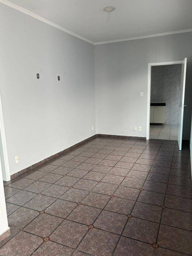 Casa à venda com 2 quartos, 120m² - Foto 3