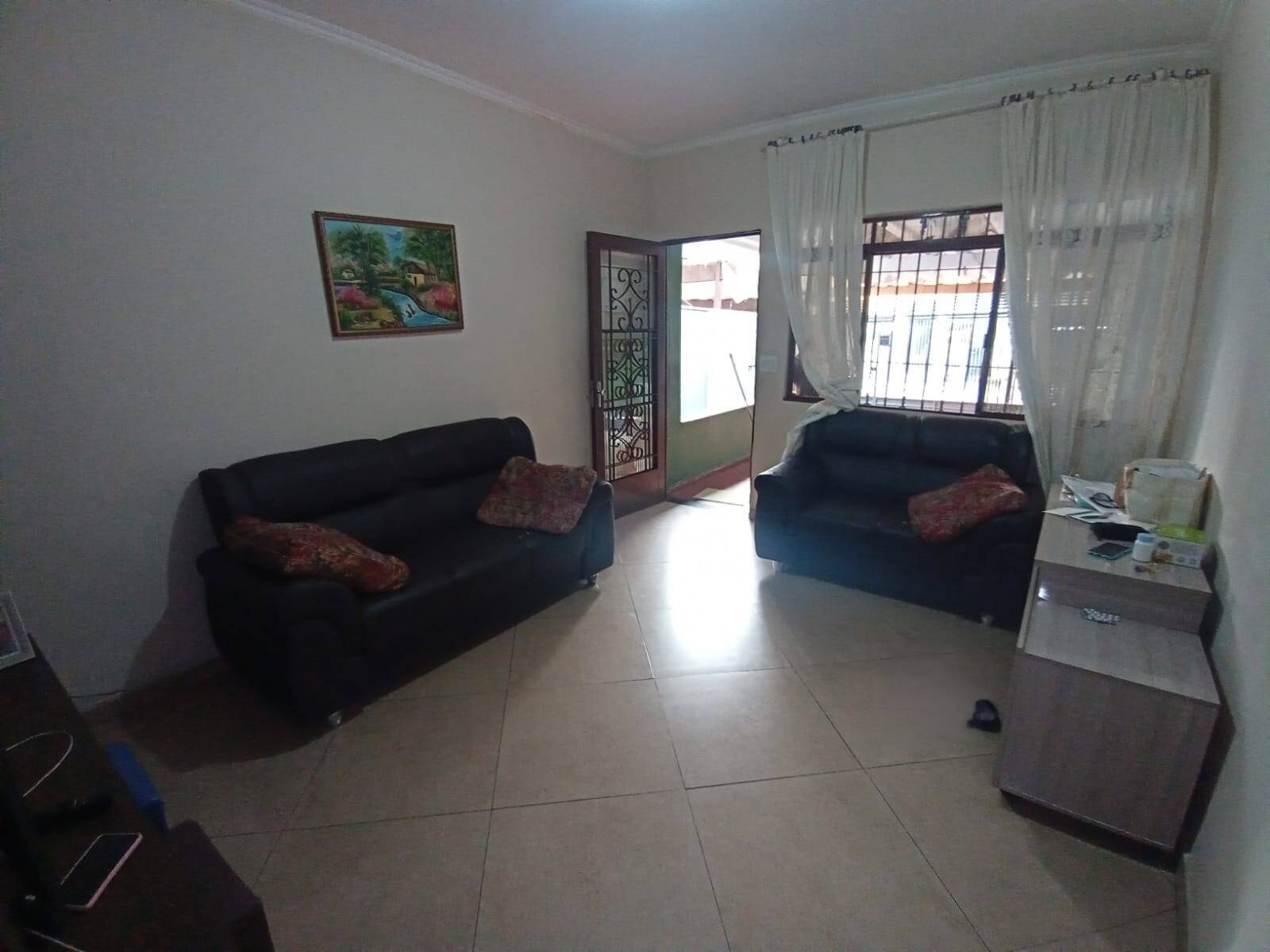 Casa à venda com 3 quartos, 250m² - Foto 1